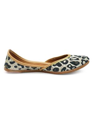black slip on jutis - 17477774 - Standard Image - 2