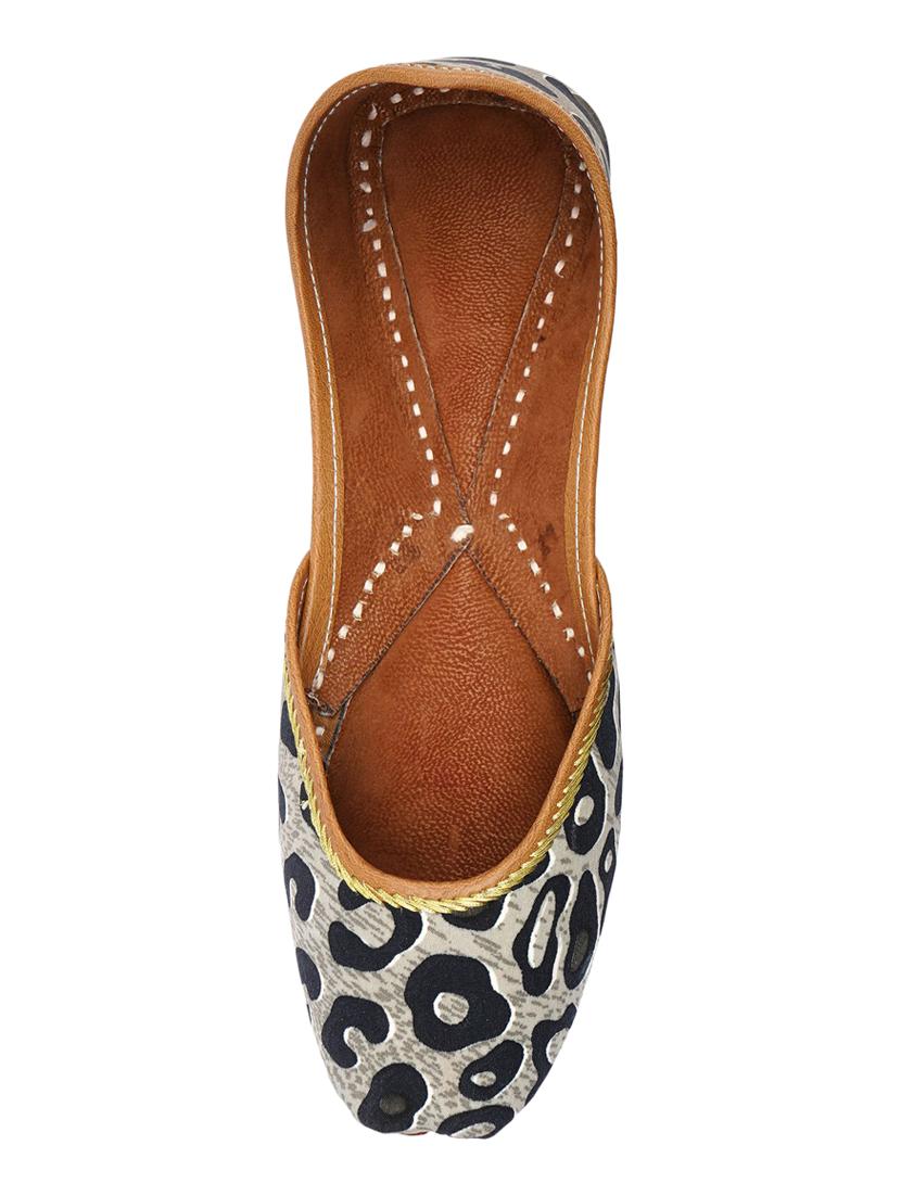 black slip on jutis - 17477774 - Zoom Image - 3