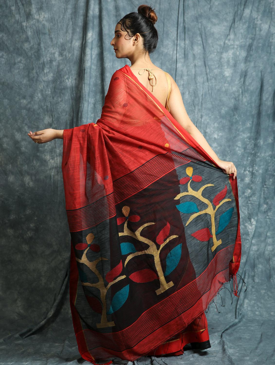 contrast bordered woven saree with blouse - 17482426 - Zoom Image - 2