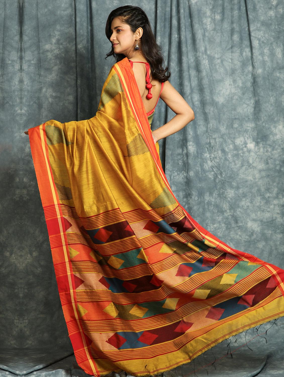 self design handloom saree with blouse - 17482432 - Zoom Image - 2