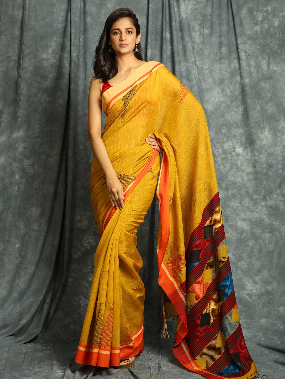 self design handloom saree with blouse - 17482434 - Zoom Image - 1