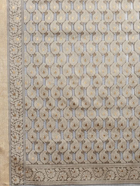 solid bordered banarasi saree with blouse - 17488871 - Zoom Image - 4