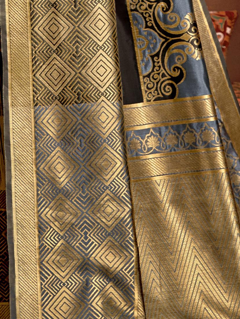 jacquard work kanjivaram saree with blouse - 17494939 - Zoom Image - 3