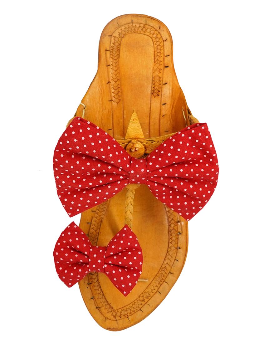 red fabric one toe kolhapuris - 17500191 - Zoom Image - 3