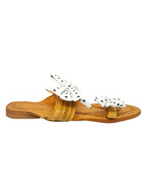 white fabric one toe kolhapuris - 17500292 - Standard Image - 2