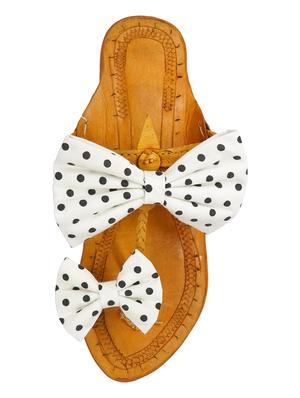 white fabric one toe kolhapuris - 17500292 - Standard Image - 3