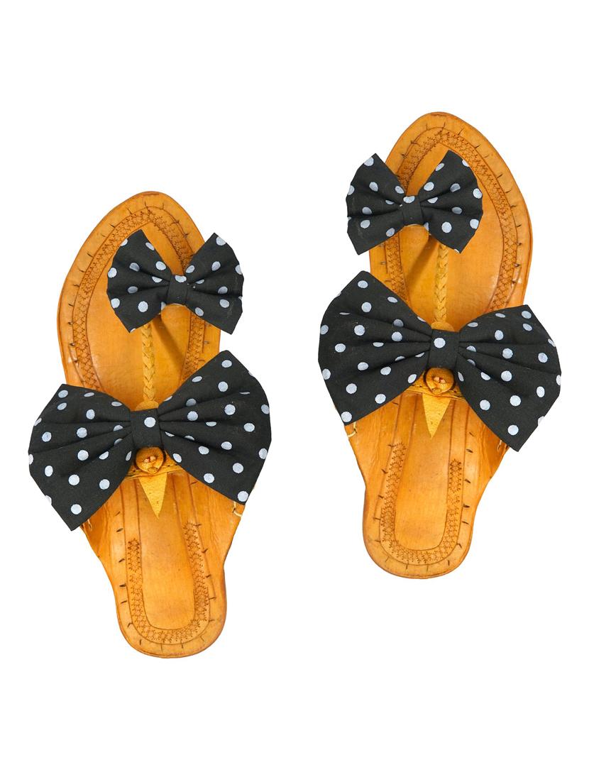 black fabric one toe kolhapuris - 17500311 - Zoom Image - 1