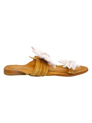 pink fabric one toe kolhapuris - 17501104 - Standard Image - 2