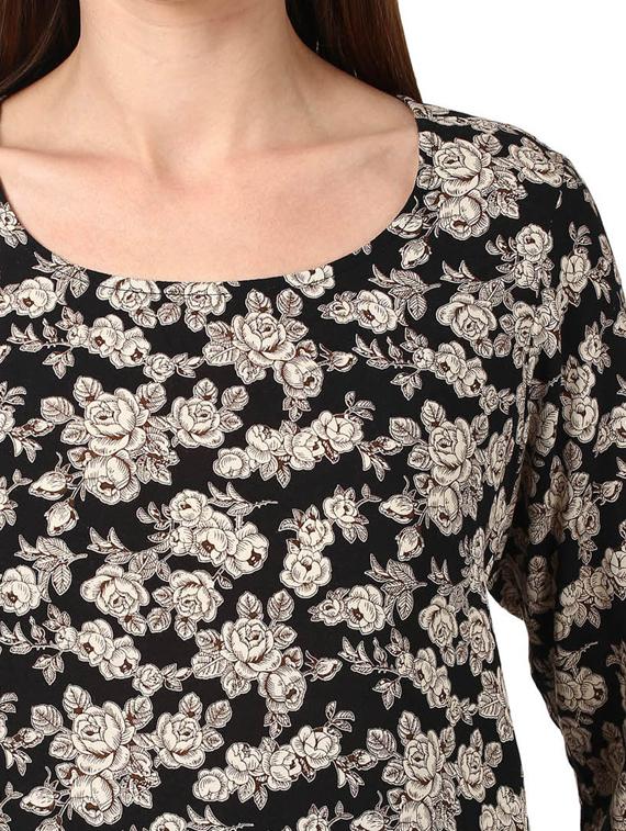 round neck floral top - 17502977 - Zoom Image - 5