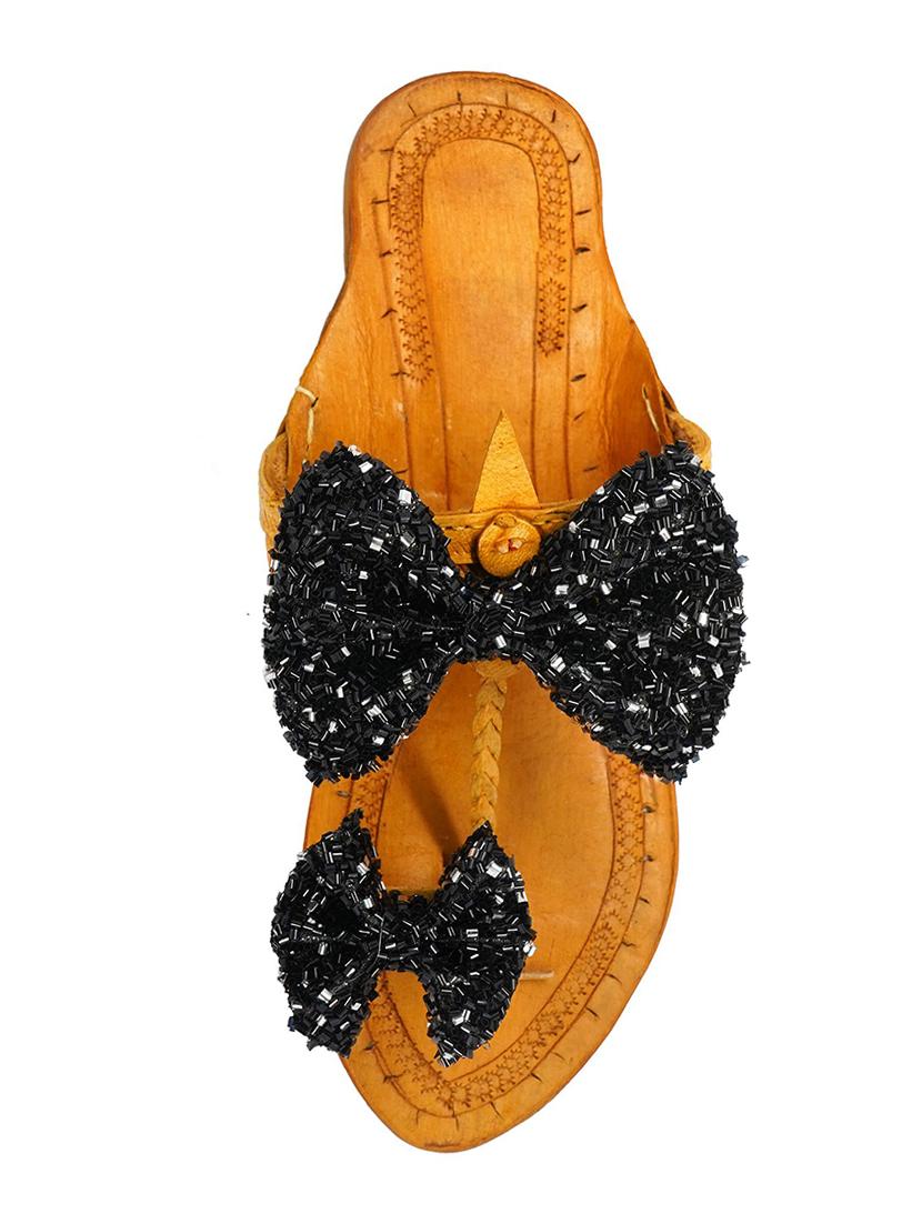 black leather slip on kolhapuris - 17509918 - Zoom Image - 3