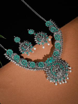 green tone silver brass short necklace - 17511295 - Standard Image - 5