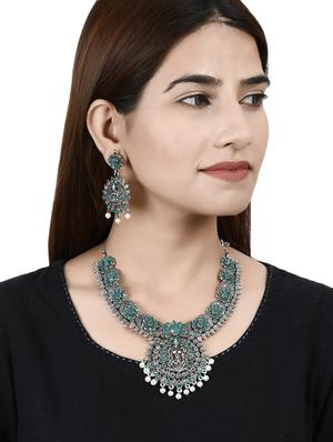 green tone silver brass short necklace - 17511295 - Standard Image - 6