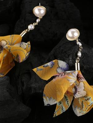 yellow brass drop earring - 17518345 - Standard Image - 2