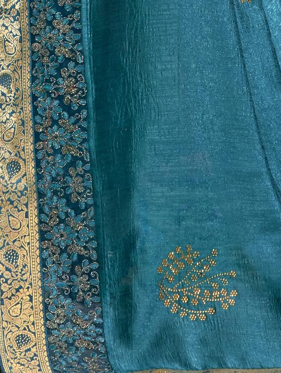 embellished bordered saree with blouse - 17527864 - Zoom Image - 3