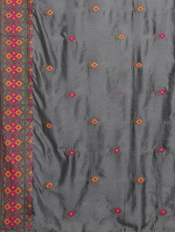 embroidered bordered saree with blouse - 17528647 - Zoom Image - 4