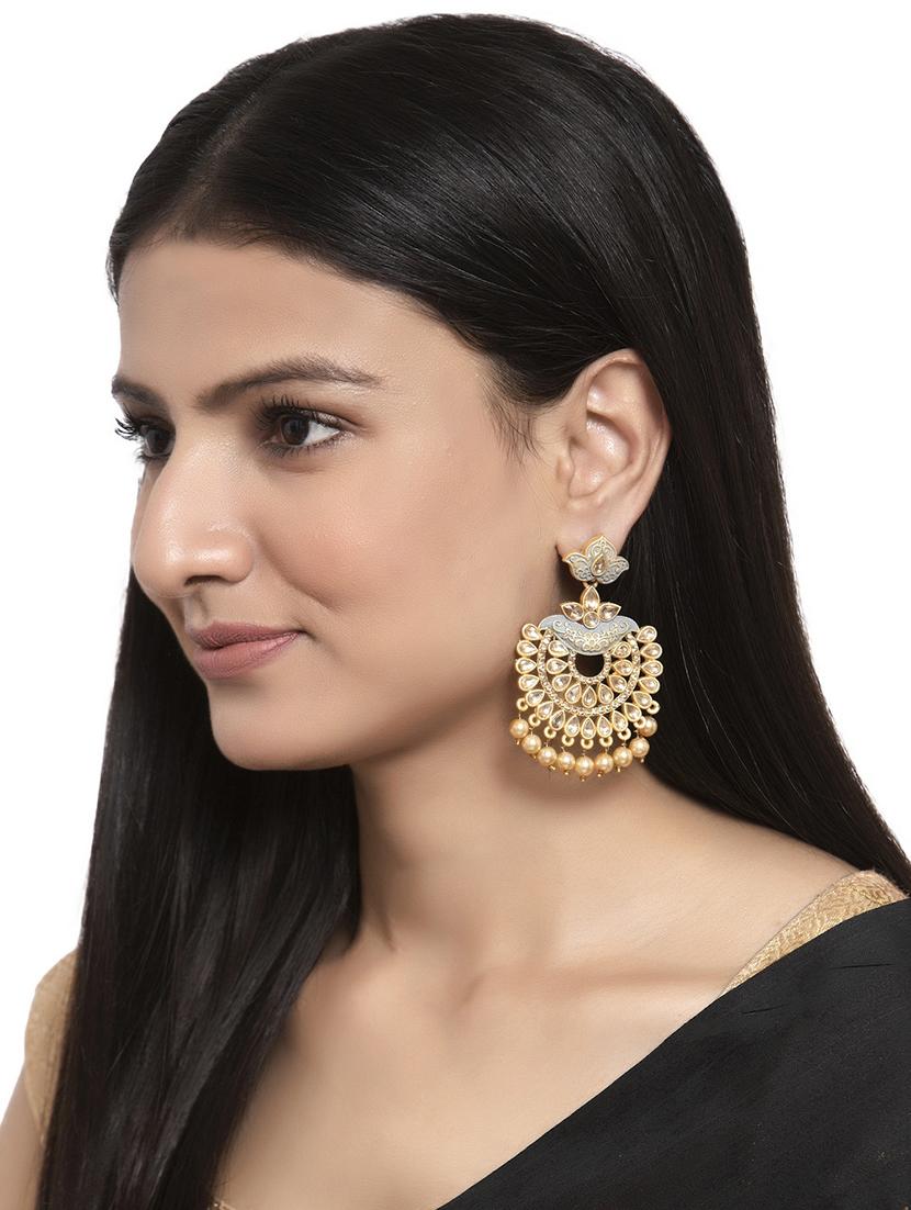 gold metal chandellier earring - 17531262 - Zoom Image - 4