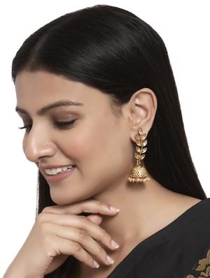 gold metal jhumka earring - 17531265 - Standard Image - 4