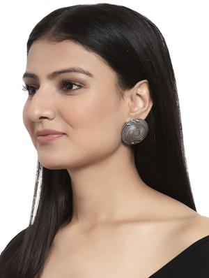 silver brass studs earring - 17531275 - Standard Image - 4