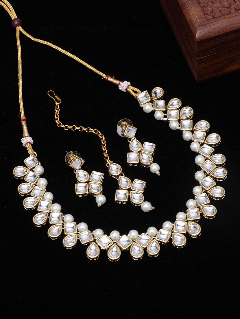 gold metal necklaces and earring - 17534212 - Zoom Image - 1