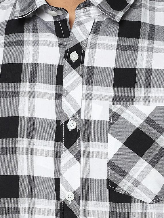white checkered casual shirt - 17535758 - Zoom Image - 5