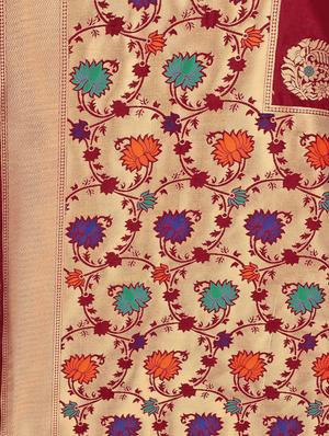 self design plain saree with blouse - 17536220 - Standard Image - 4