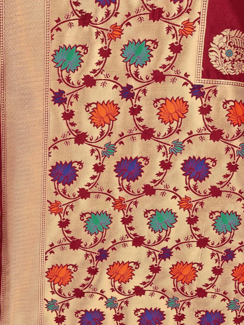self design plain saree with blouse - 17536220 - Zoom Image - 4