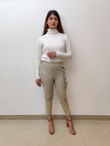 women pant stylized with buttons - 17536699 - Very Small Image - 1