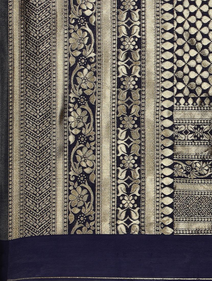 half & half banarasi saree with blouse - 17537664 - Zoom Image - 4