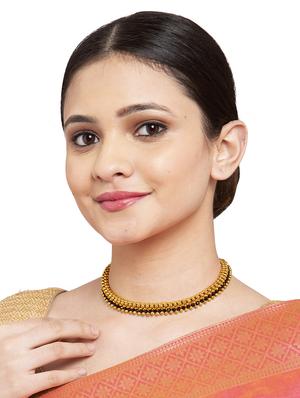 gold metal short necklace - 17537817 - Standard Image - 3