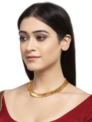 gold metal short necklace - 17537832 - Standard Image - 4