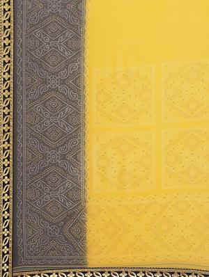 solid bordered saree with blouse - 17539168 - Standard Image - 4