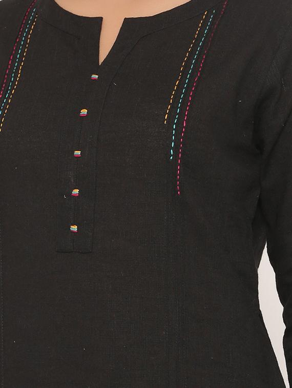 solid straight kurta - 17539830 - Zoom Image - 4