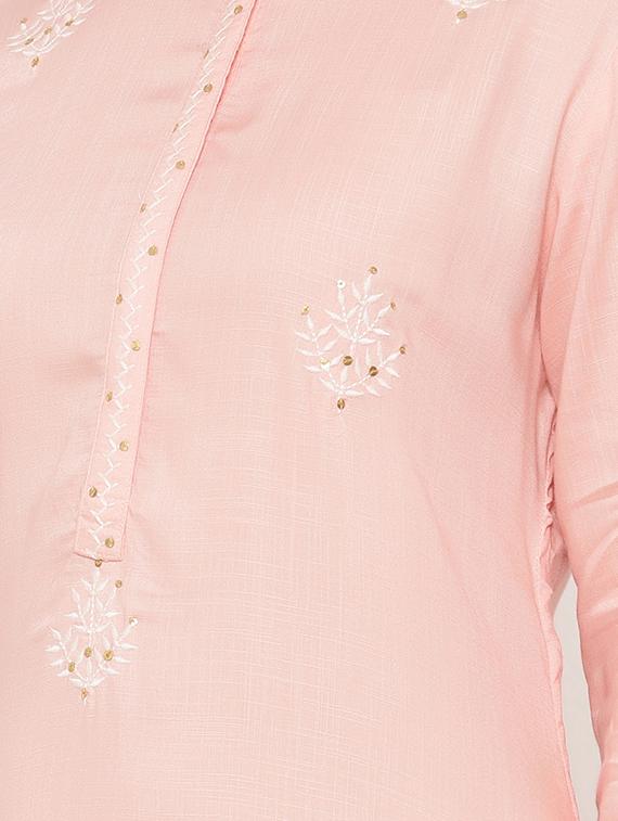 embroidered high-low kurta - 17539833 - Zoom Image - 4
