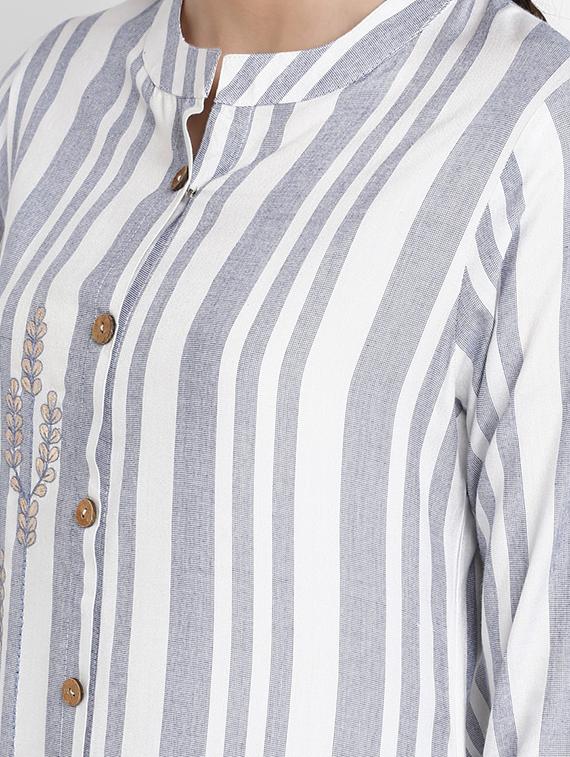 striped straight kurta - 17540123 - Zoom Image - 4