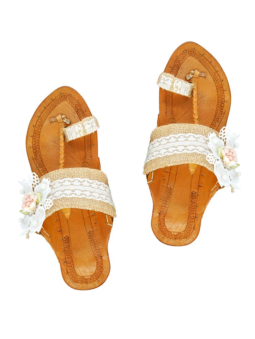 white leather slip on kolhapuris - 17540178 - Zoom Image - 1