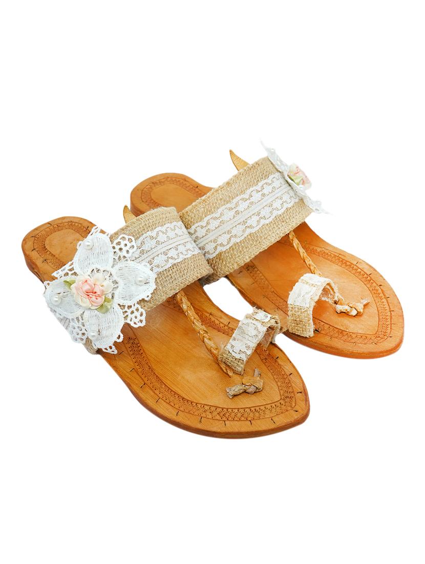 white leather slip on kolhapuris - 17540178 - Zoom Image - 3