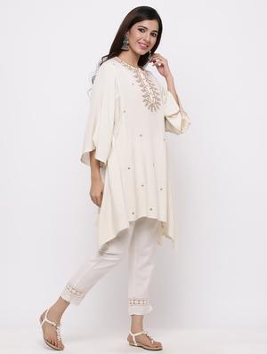 off-white asymmetric kurta - 17540192 - Standard Image - 2