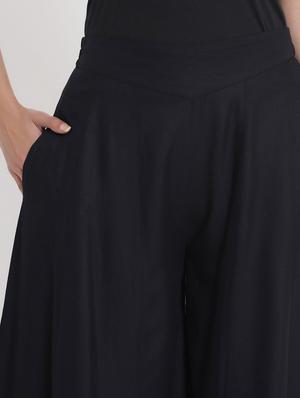 solid flared palazzo - 17540196 - Standard Image - 5