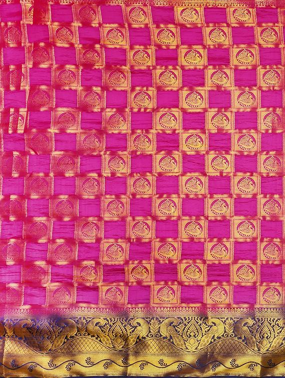 magenta banarasi saree with blouse - 17541289 - Zoom Image - 4