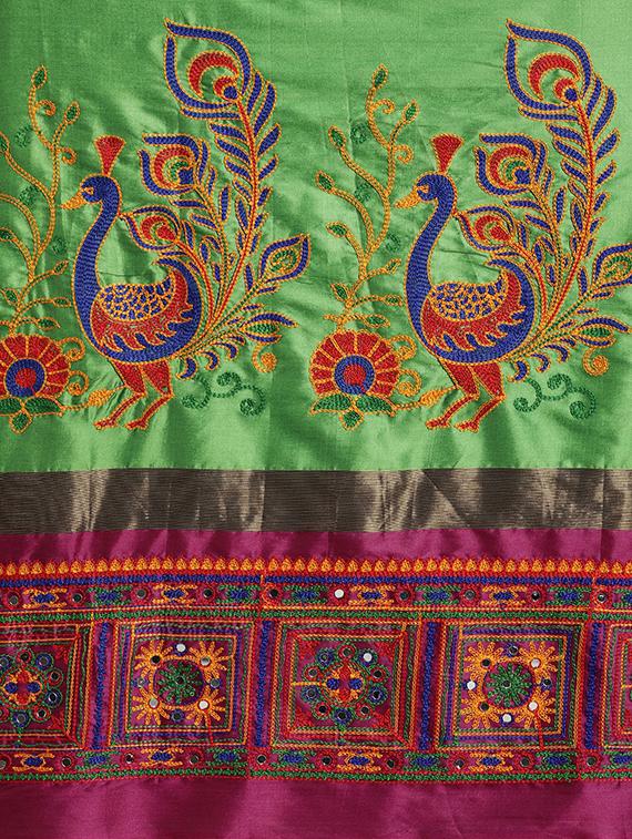 bordered embroidered saree with blouse - 17541302 - Zoom Image - 4