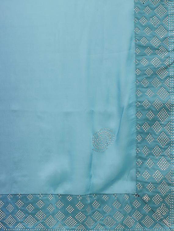 solid embellished bordered saree with blouse - 17541321 - Zoom Image - 4