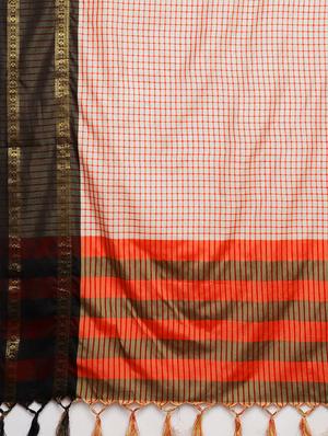 check printed saree with blouse - 17541363 - Standard Image - 4