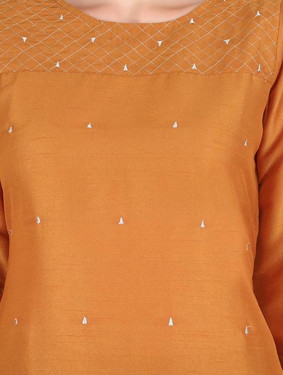 embroidered straight kurta - 17541436 - Zoom Image - 5