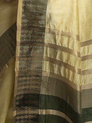 solid plain saree with blouse - 17542346 - Standard Image - 3