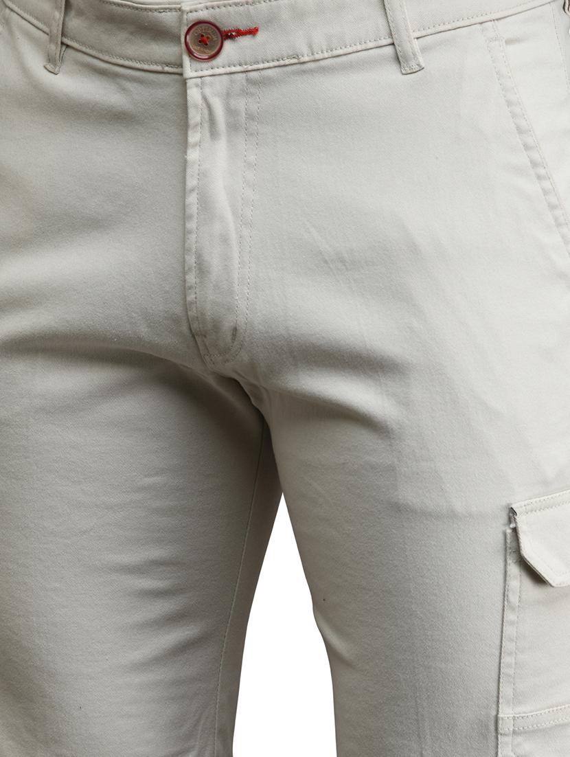 off white solid bermuda shorts - 17542389 - Zoom Image - 5