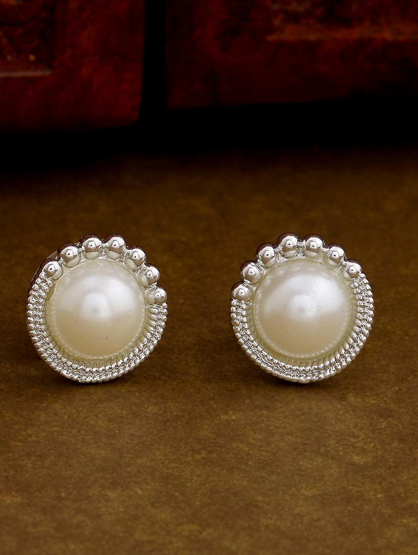 white metal studs earring - 17542753 - Zoom Image - 1