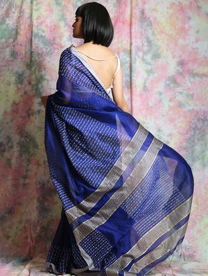 checkered handloom saree with blouse - 17546986 - Standard Image - 2