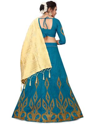 embroidered flared lehenga - 17548868 - Standard Image - 3