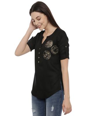 notch neck printed top - 17550690 - Standard Image - 2