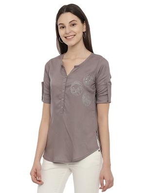 notch neck printed top - 17550691 - Standard Image - 2